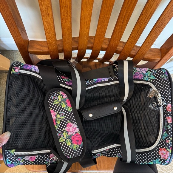 NWT Betsey Johnson Black White Pink Pet Travel Carrier TSA Approved Up To 16lbs - Picture 3 of 12